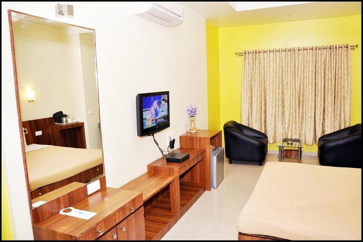 Fabexpress The Paradise Pune Exterior photo