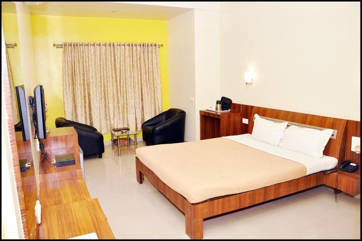 Fabexpress The Paradise Pune Exterior photo